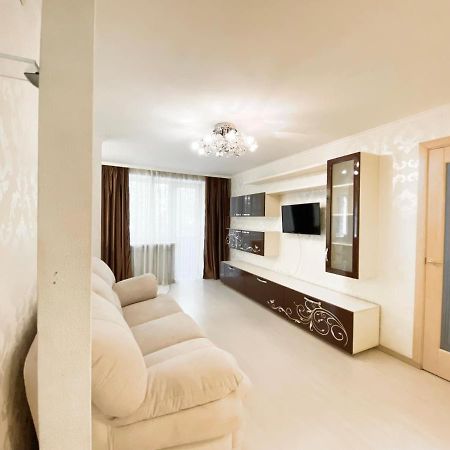 Beautiful 1-Bedroom Near Most City Center 第聂伯罗彼得罗夫斯克 外观 照片