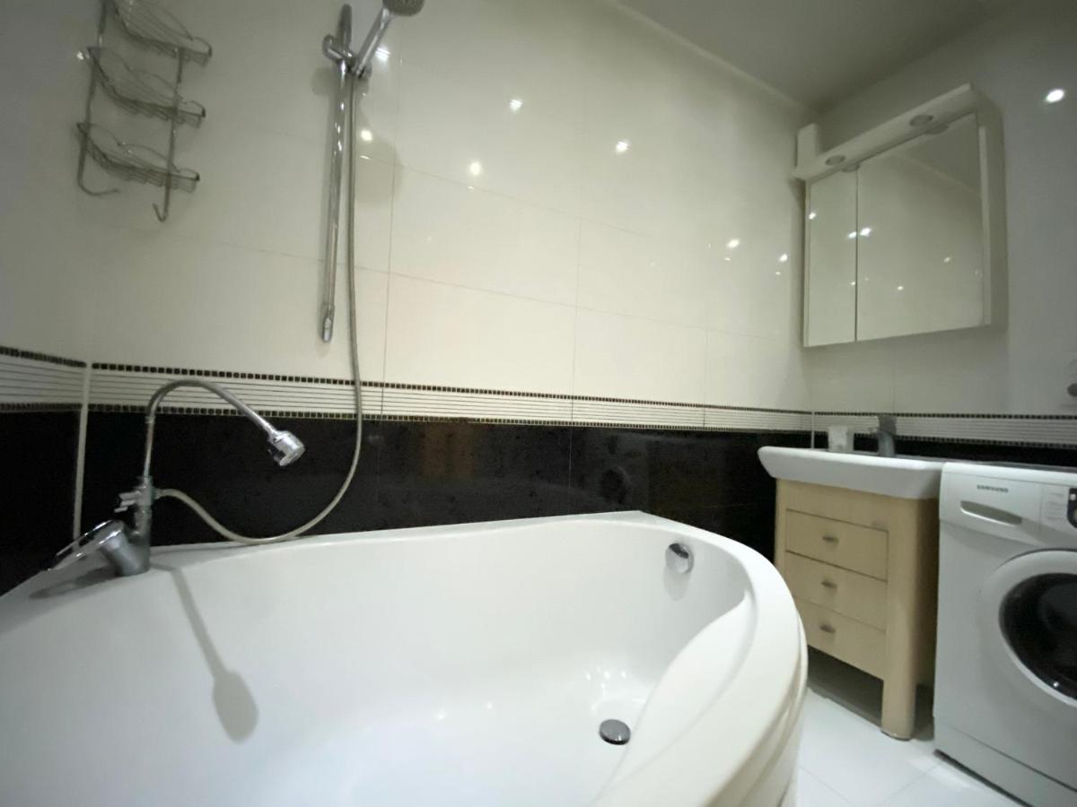 Beautiful 1-Bedroom Near Most City Center 第聂伯罗彼得罗夫斯克 外观 照片